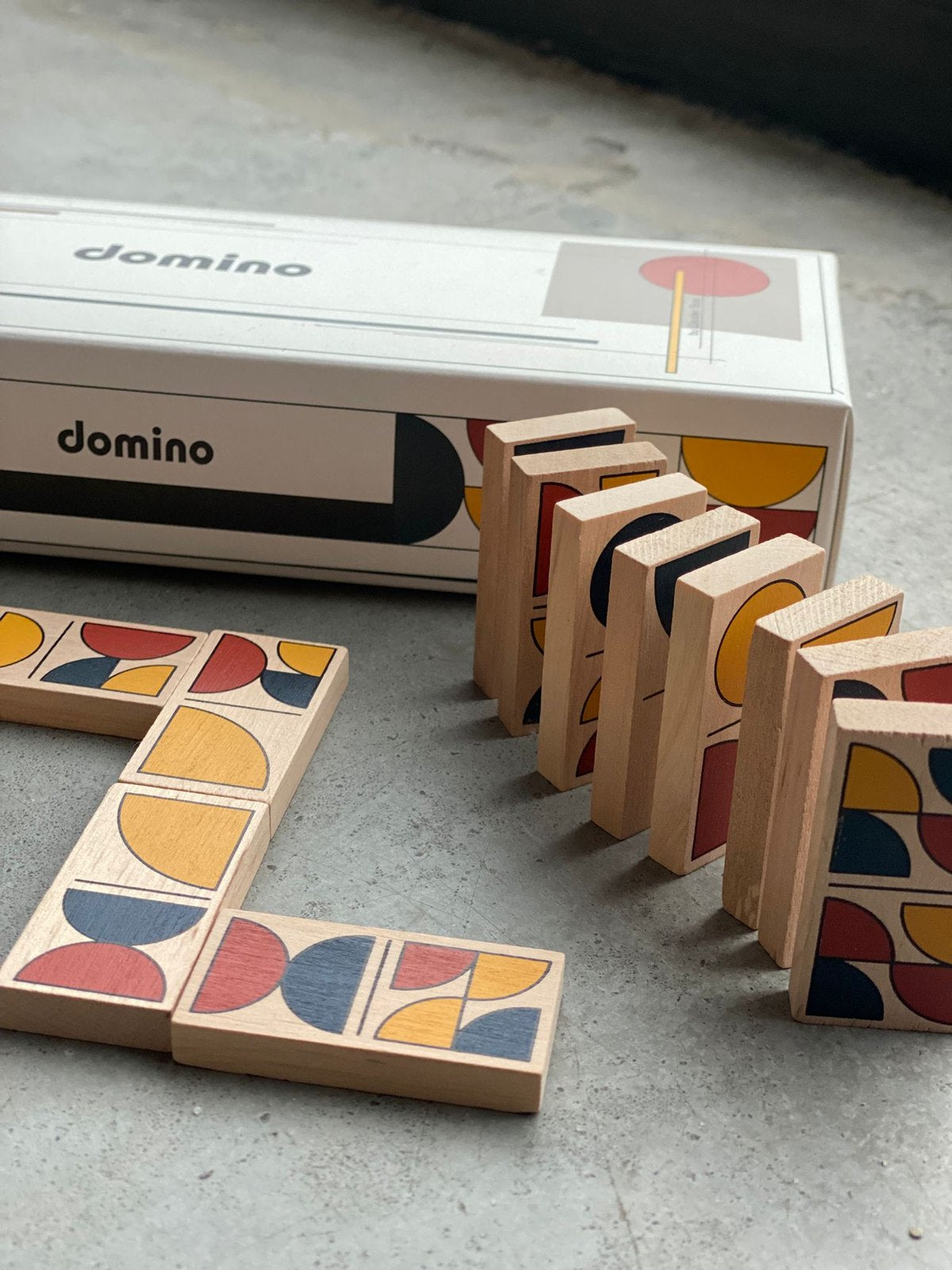Modern Domino